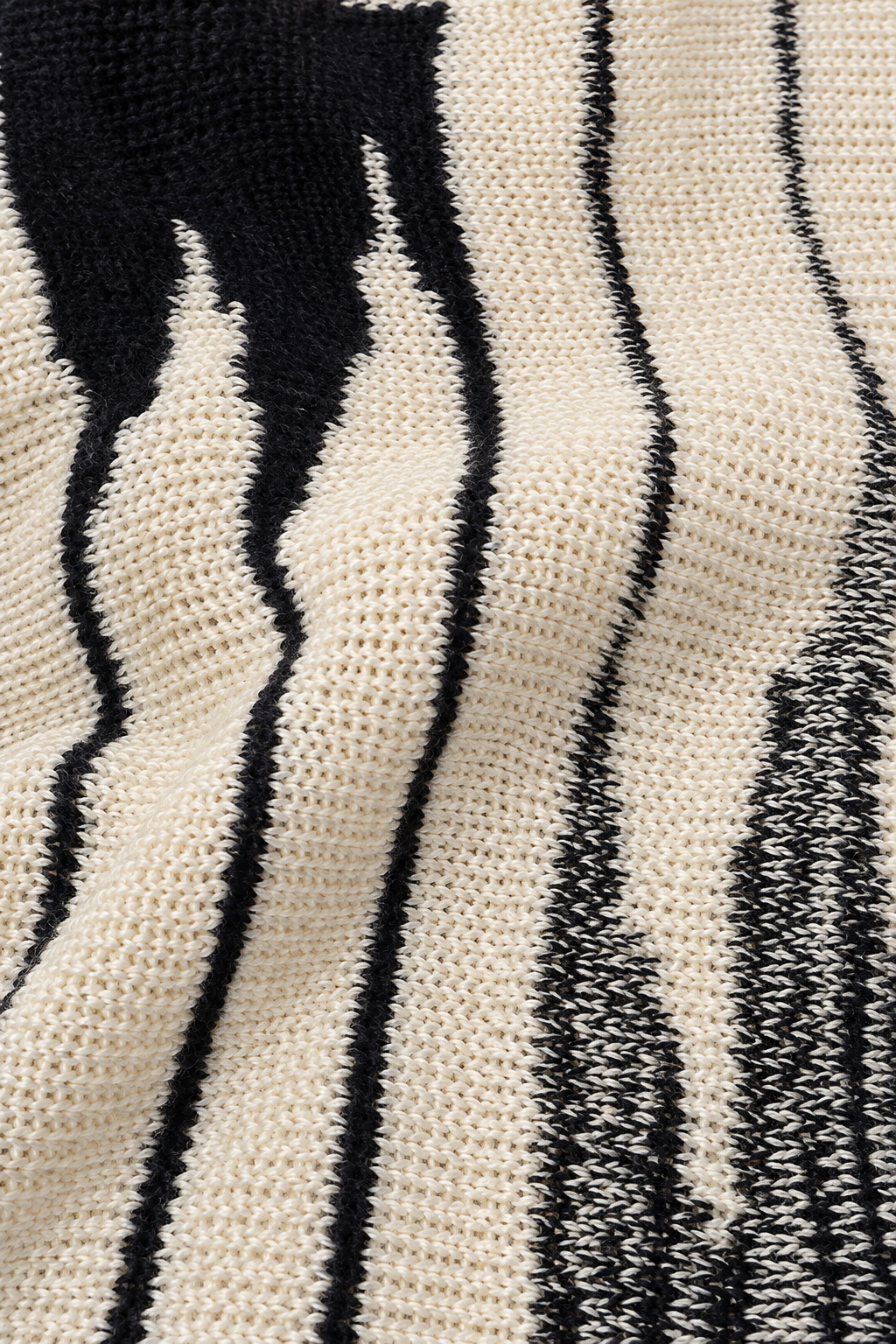 90s Black & Beige Abstract Angora Sweater – SMALL