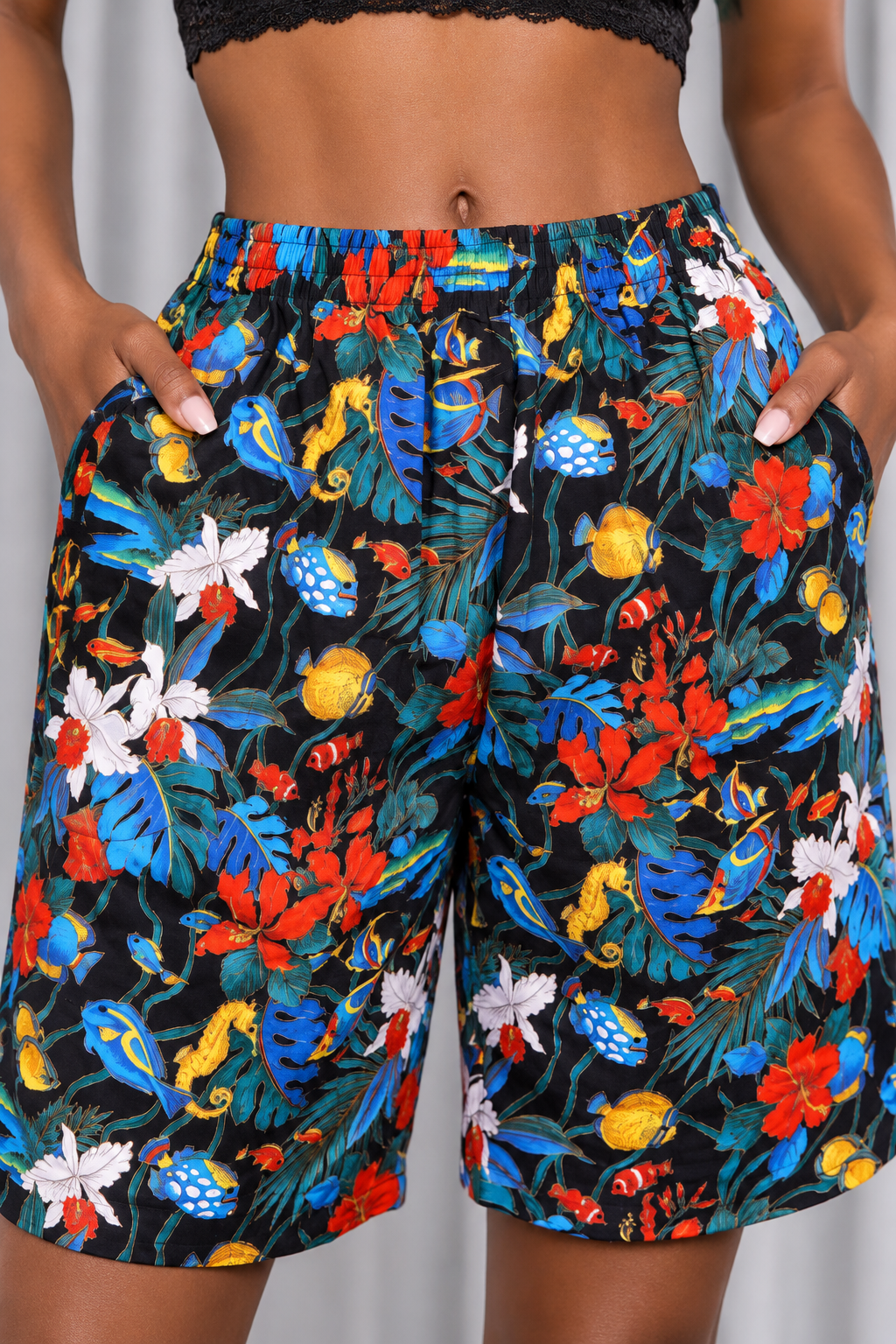 90s Vintage Tropical Print Knee Length Shorts - M