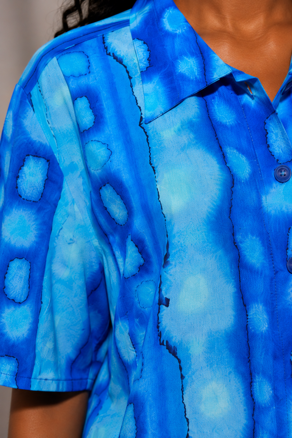 Vintage 90s Blue Watercolor Blouse | L/XL